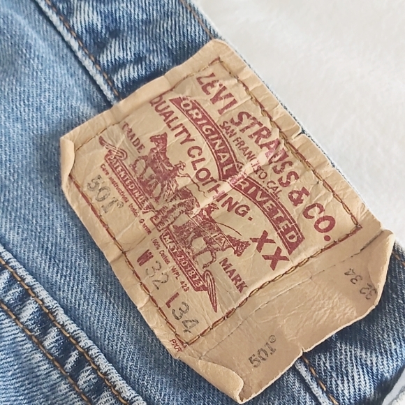 Levi Distressed Wide Leg Jean - Picture 1 of 5